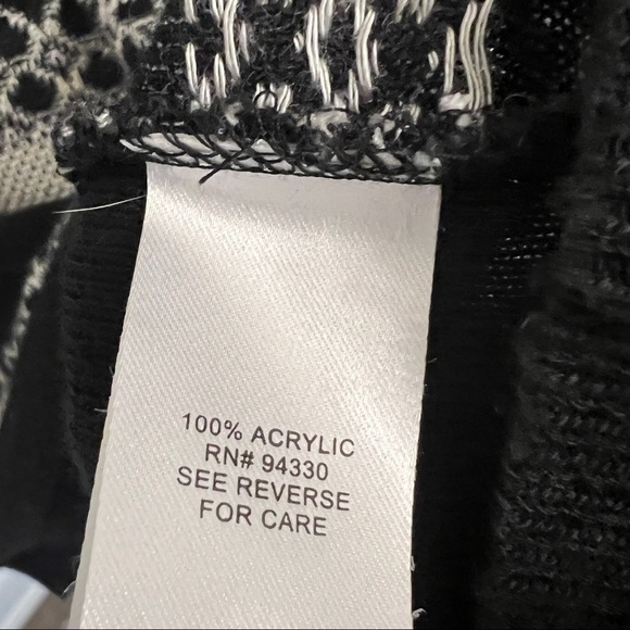 One A sheer light weight sweater Size XL - Picture 7 of 8